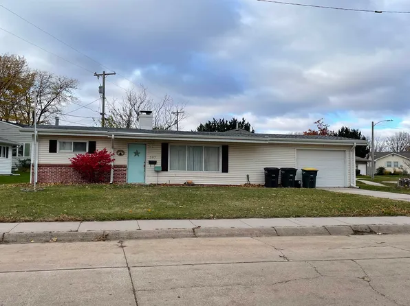 307 Hillside Dr, Hastings, NE 68901