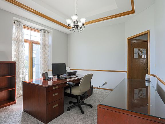 3rd image of 606 Eagle Crest Dr