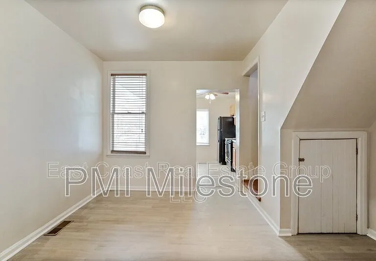 118 S Locust St — Photo 12