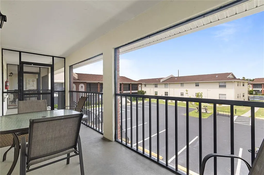 2 bed, 2.0 bath, 1056 sqft, $3,900 — Photo 1