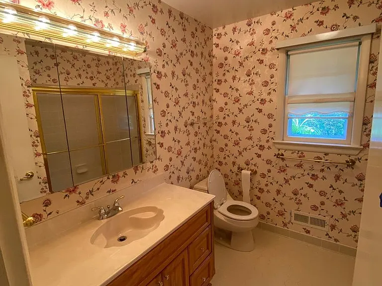 2648 S Kings Rd — Photo 16