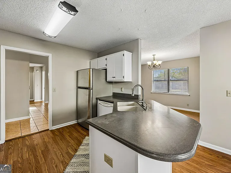 132 Woodvalley Dr — Photo 16