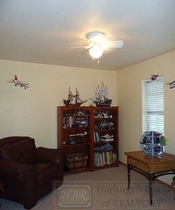 4th image of 910 S Mark Cir