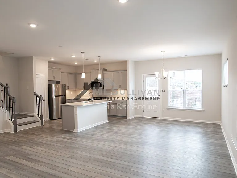 1010 Crater Lake Way — Photo 9