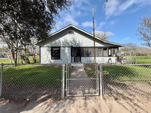 326 W 2nd St, Freeport, TX 77541