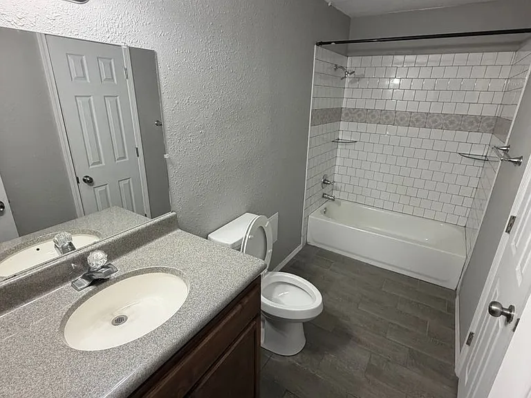 1526 Pineville Rd — Photo 2