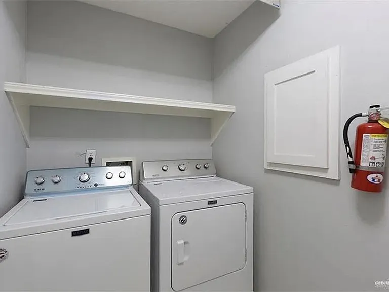 103 S 48th Ln #3 — Photo 2