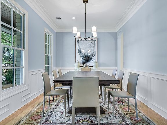 4th image of 1901 Hill Oaks Ct