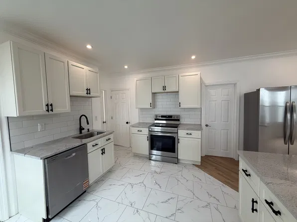 19 Reeves St APT 1, Worcester, MA 01607