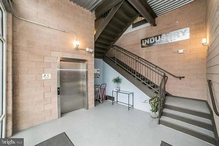 75 Maple St #108 — Photo 2