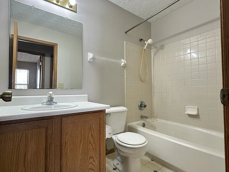 4049 Sandy Ridge Dr — Photo 15