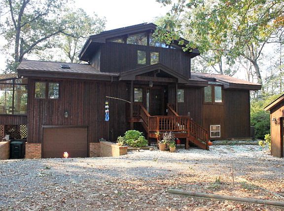 2nd image of 958 Steamboat Ln