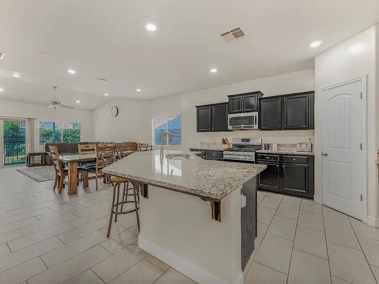 5432 W Lamona Ave — Photo 10