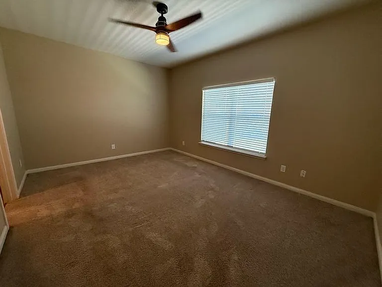 216 Continental Ave — Photo 13