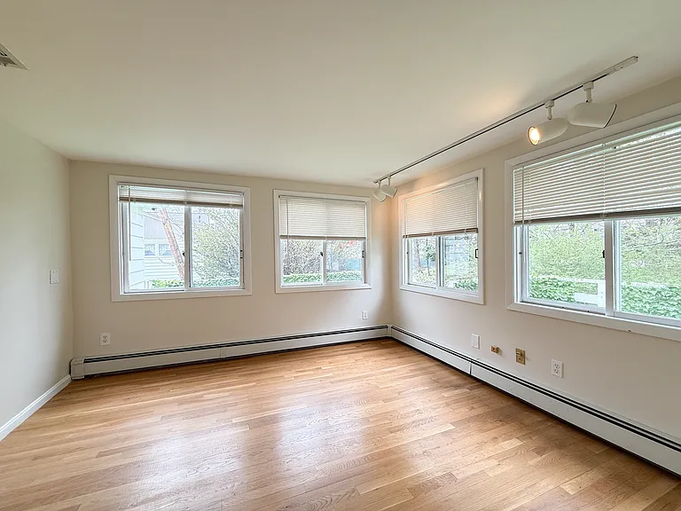 115 Grove St — Photo 9