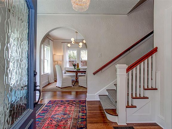 5th image of 2409 Medford Ct E
