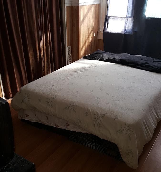 2nd image of 921 E Schiller St