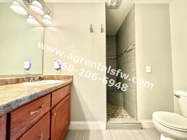 8819 Strathmore Ln — Photo 11