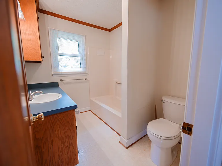 120 Brooks St — Photo 13