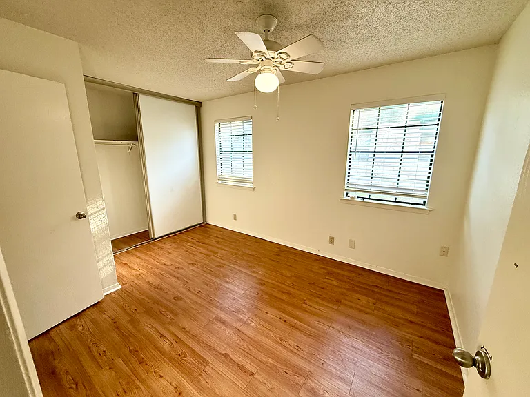 508 Algerita Dr #B — Photo 8
