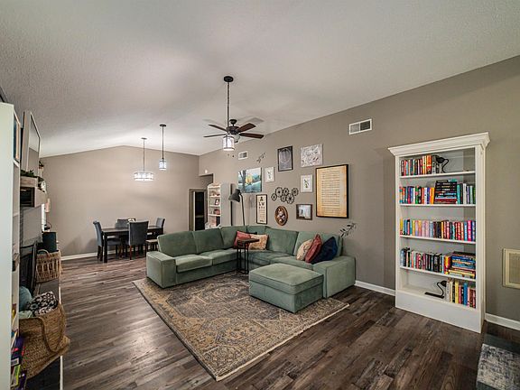 5th image of 220 Andretta Ln