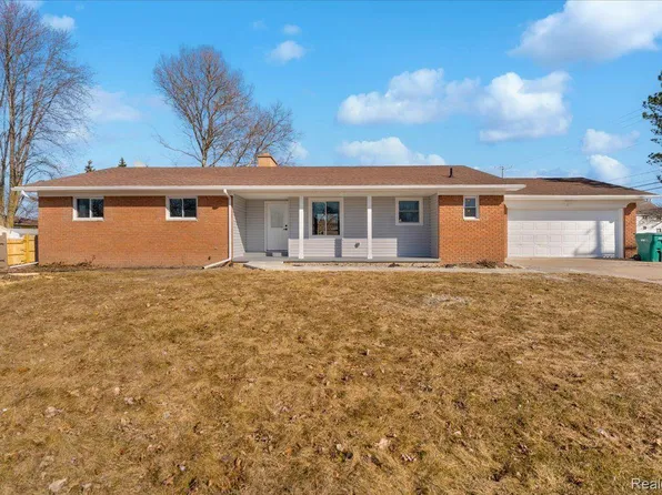 4491 Monterey Dr, Bay City, MI 48706