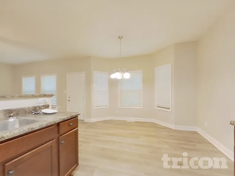 124 Kings Crossing Ct — Photo 5