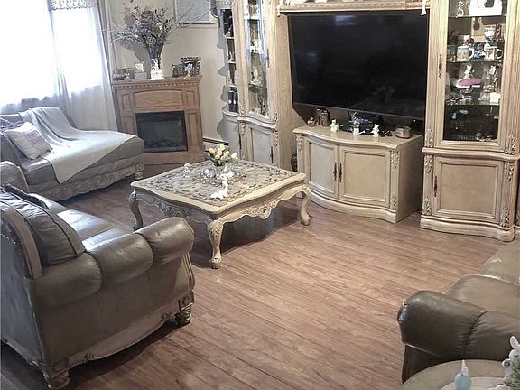 4th image of 17 Tanners Ln