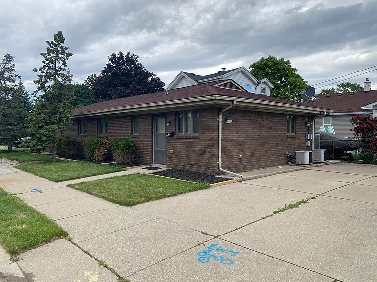 1476 Euclid St — Photo 10