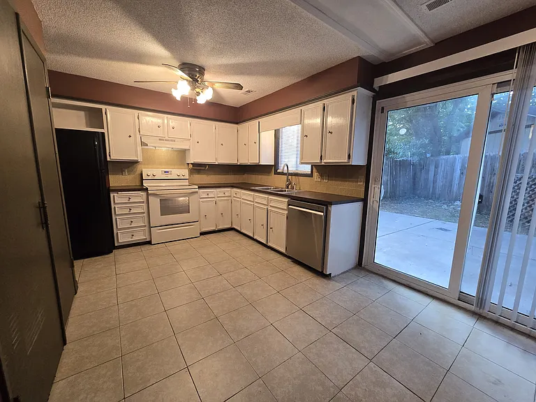 1819 S Lorraine Ave — Photo 5