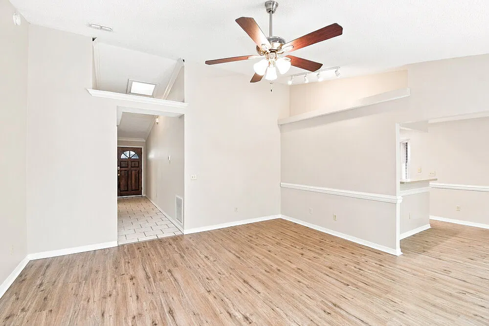 3 bed, 2.0 bath, 1344 sqft, $1,865 — Photo 3