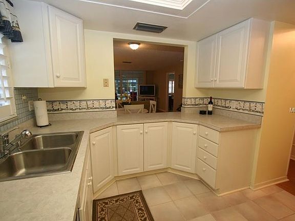 Counters & storage galore