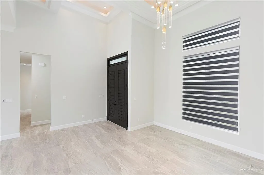 4 bed, 3.5 bath, 2300 sqft, $3,700 — Photo 4
