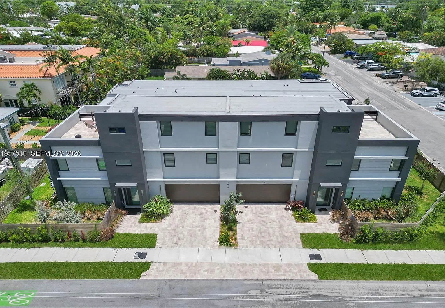 4 bed, 4.5 bath, 3052 sqft, $7,800 — Photo 1
