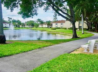 441 Pine Glen Lane #C-2, Greenacres, FL 33463