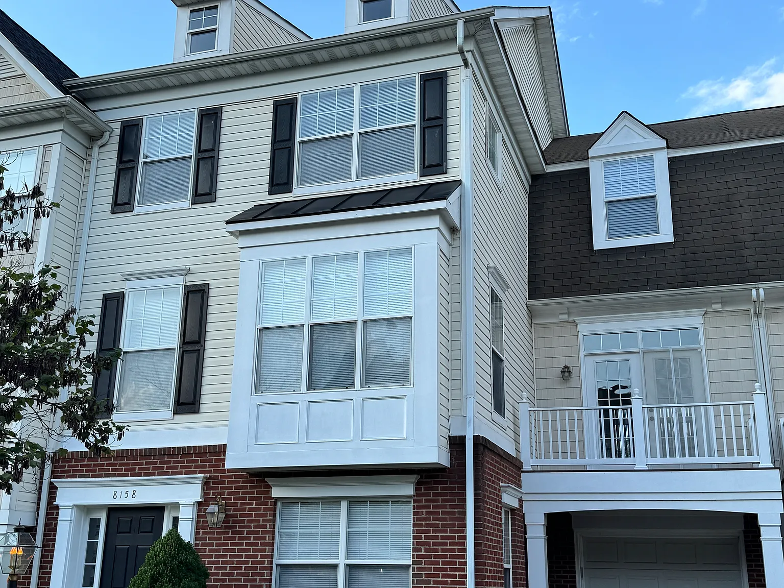 4 bed, 2561 sqft, $2,900 — Photo 2