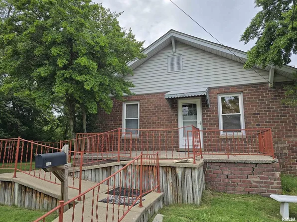 108 W Homer Ave, Harrisburg, IL 62946