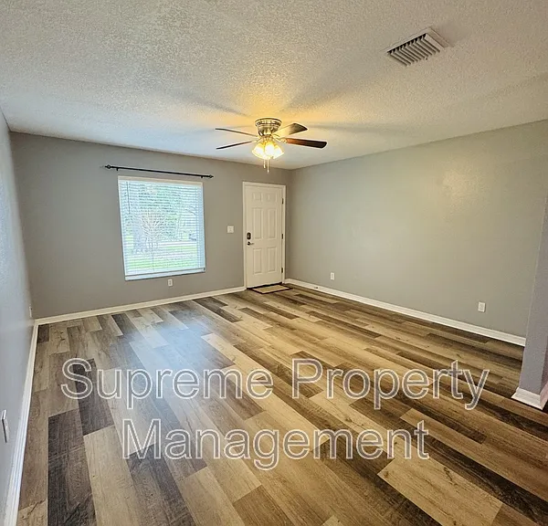 5021 Burlington Ave N — Photo 2
