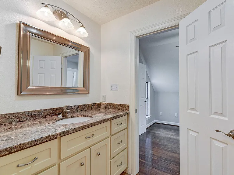 10045 Valley Dr S — Photo 42