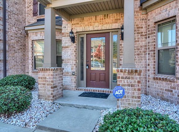3rd image of 3073 Parkridge Dr