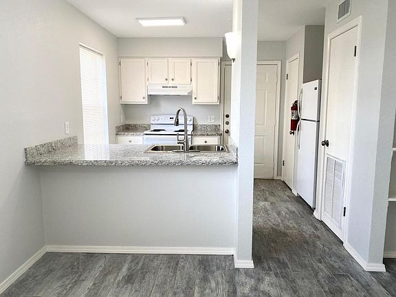 3rd image of 1006 W Kelly Ave APT E