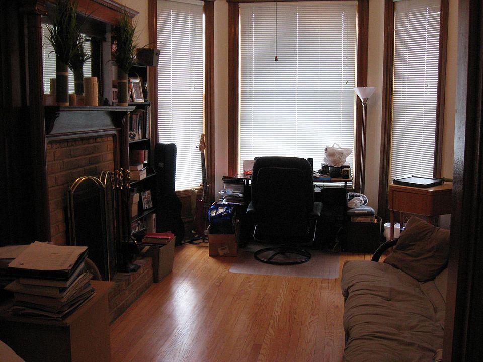 1st image of 1128 W Diversey Pkwy APT 3