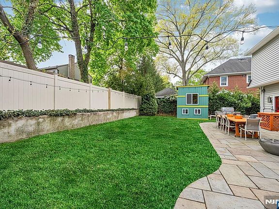 5th image of 159 Hampton Pl
