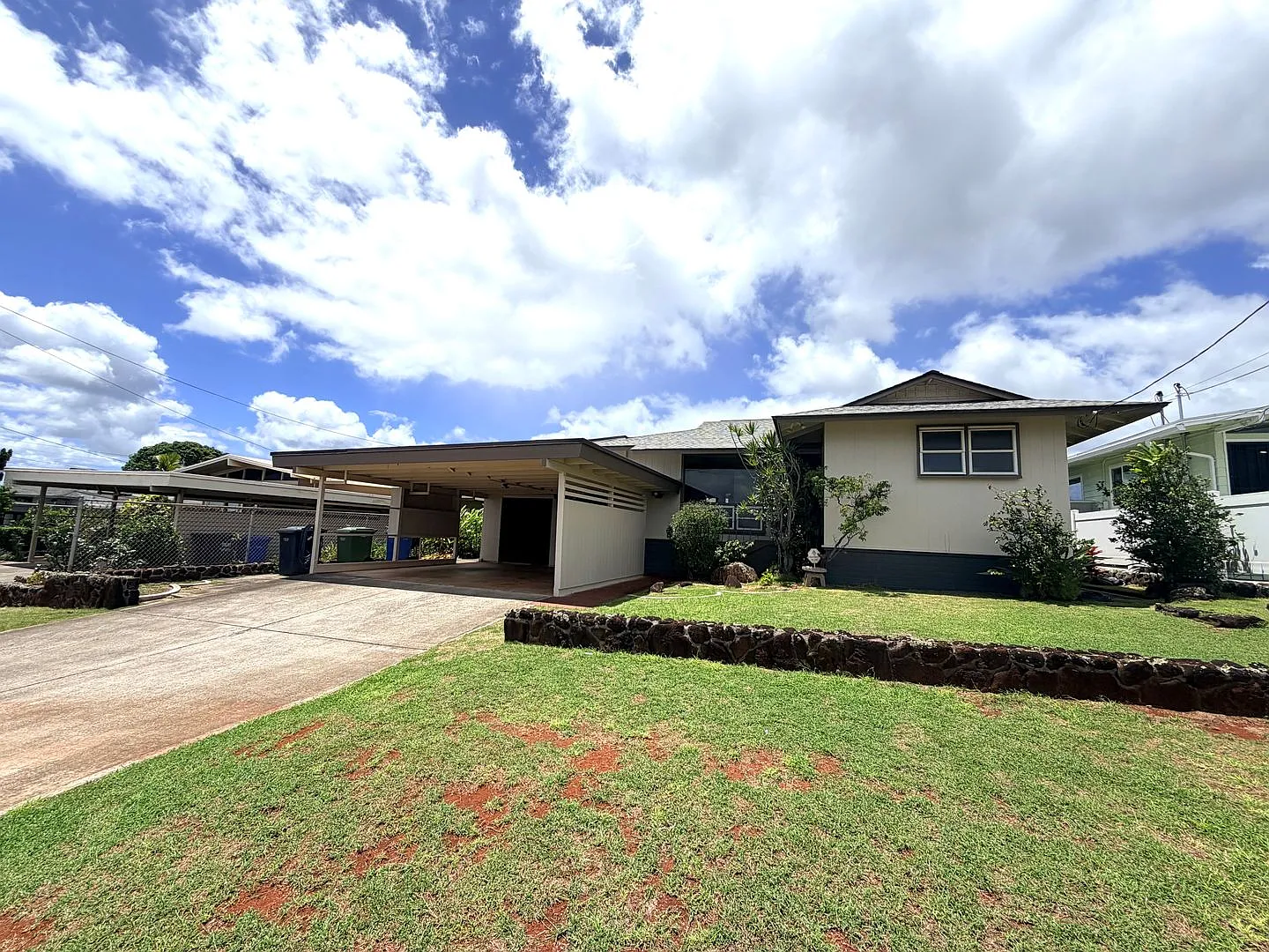 Newly Refreshed 3 Bedroom, 1.5 bathroom with Carport (Pearl City) — Photo 1
