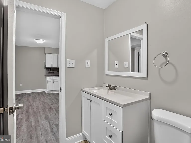 1807 Silver Ct — Photo 17