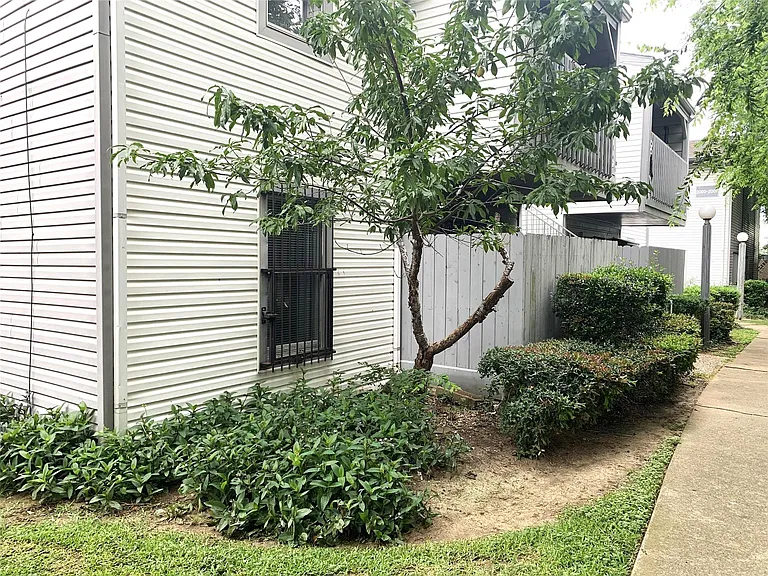 7200 Clarewood Dr #1904 — Photo 1
