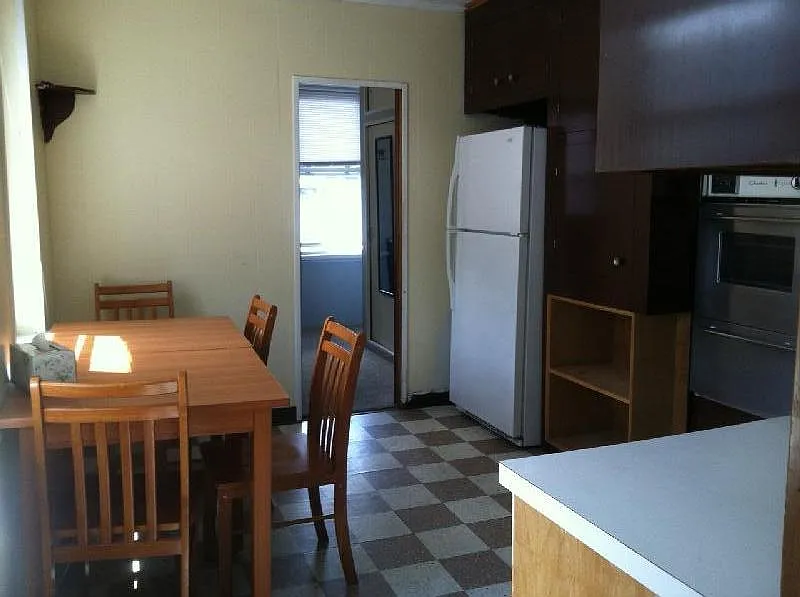 3 bed, 900 sqft, $4,700 — Photo 4