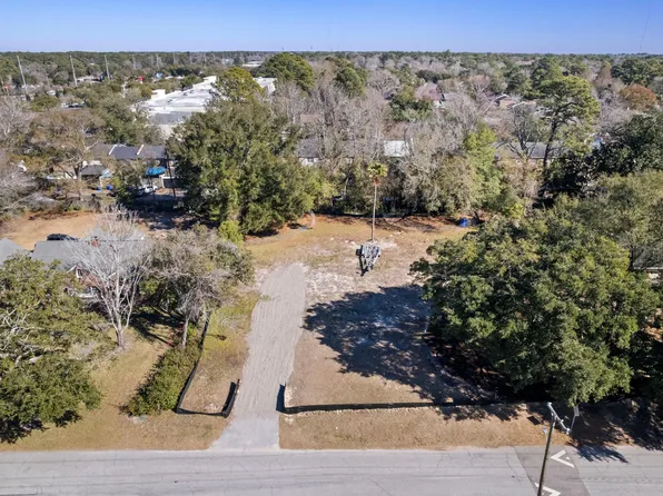 927 Lakeview Dr, Mount Pleasant, SC 29464