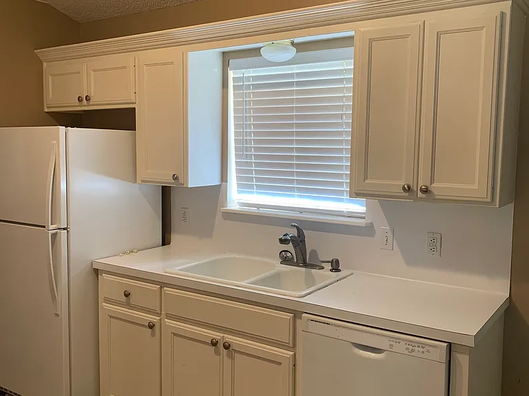 705 Shea St — Photo 13