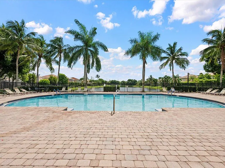 4241 Wellington Shores Dr — Photo 56